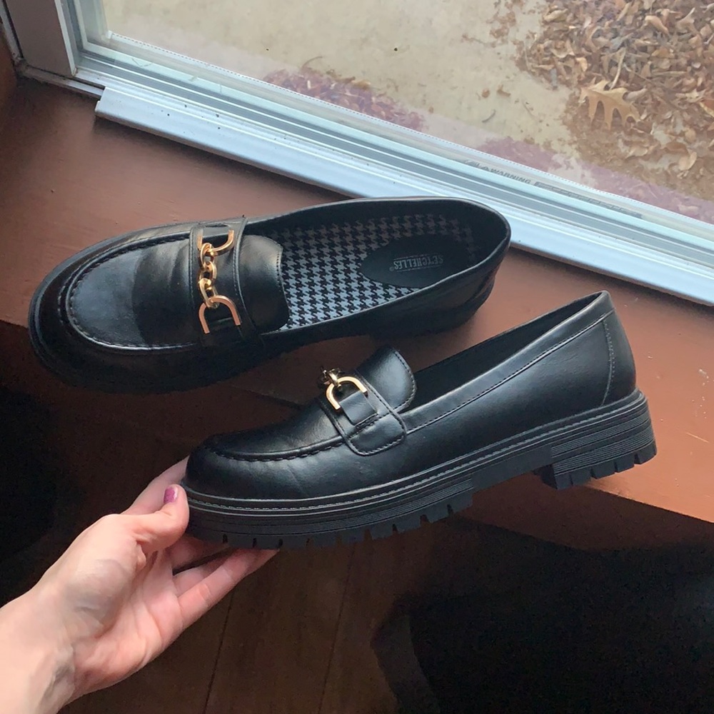 Chunky loafers with gold detail chain